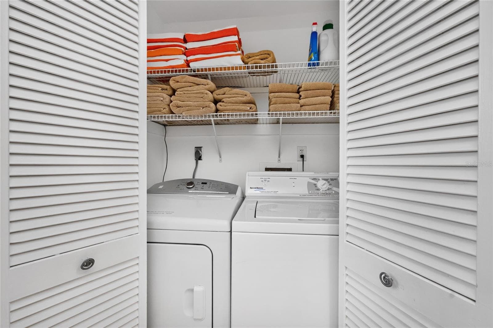 1120 Gulf Blvd - Main House - Suite 5 Laundry - 1120 GULF BLVD, ENGLEWOOD