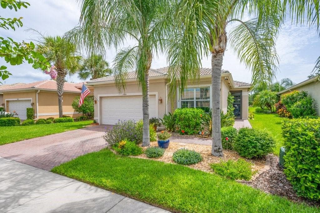 15824 AMBER FALLS DR