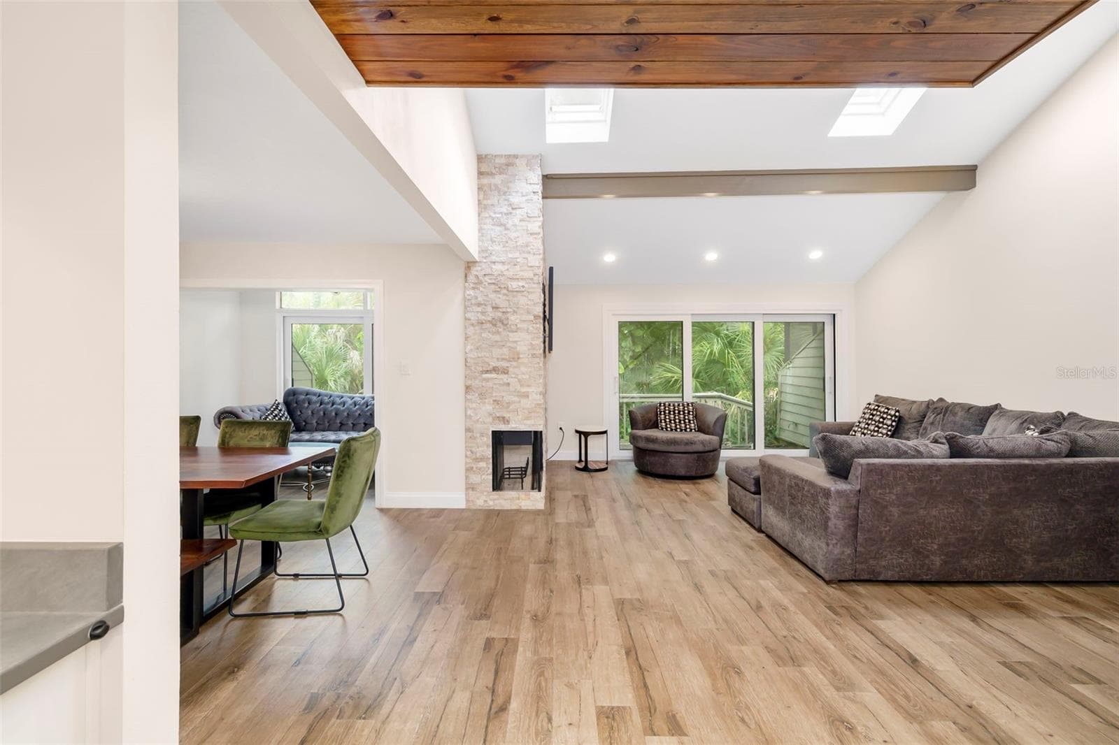 living room - 5182 LANCEWOOD DR #14, SARASOTA