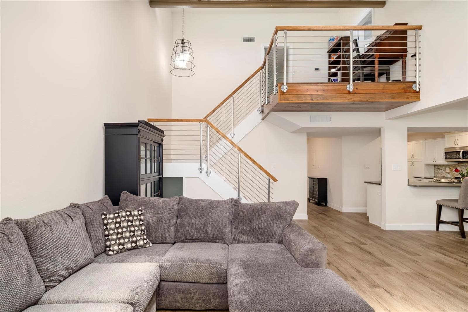 living room with loft - 5182 LANCEWOOD DR #14, SARASOTA