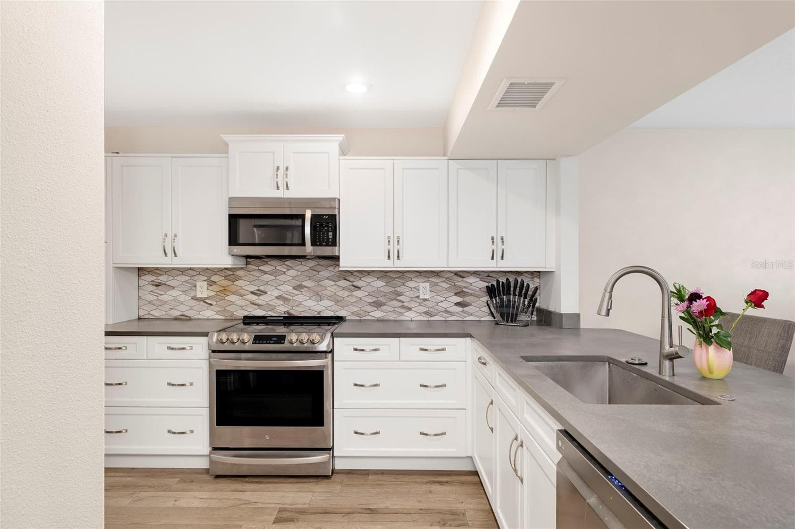 kitchen - 5182 LANCEWOOD DR #14, SARASOTA