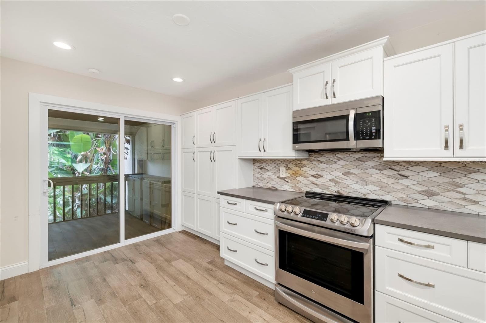 kitchen - 5182 LANCEWOOD DR #14, SARASOTA