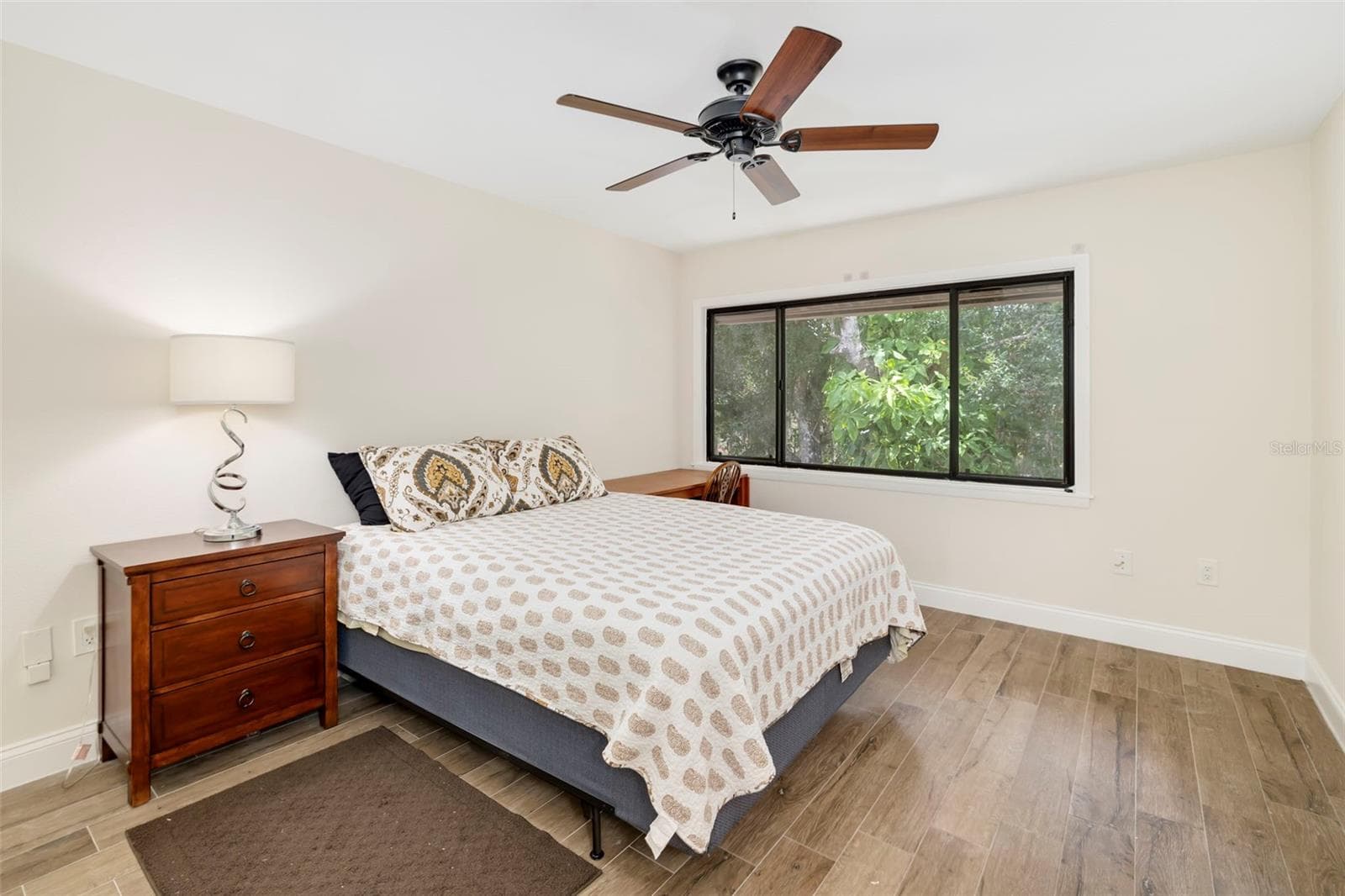 primary bedroom - 5182 LANCEWOOD DR #14, SARASOTA