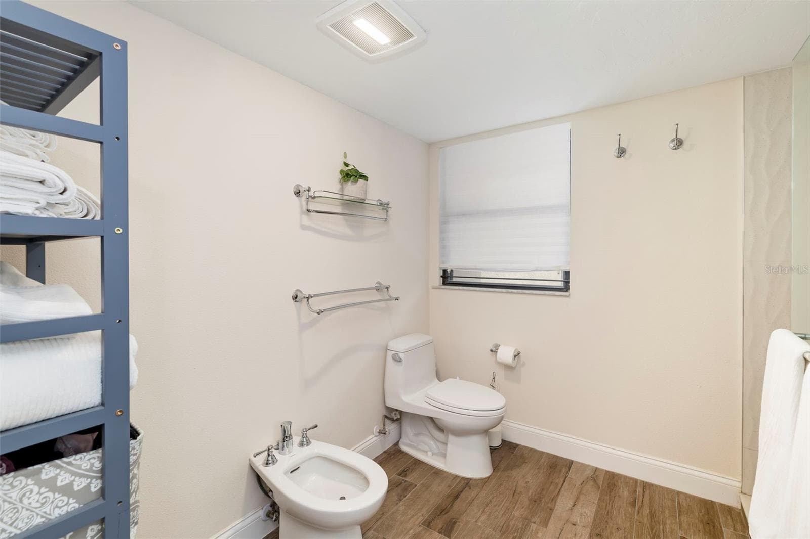 primary bathroom - 5182 LANCEWOOD DR #14, SARASOTA