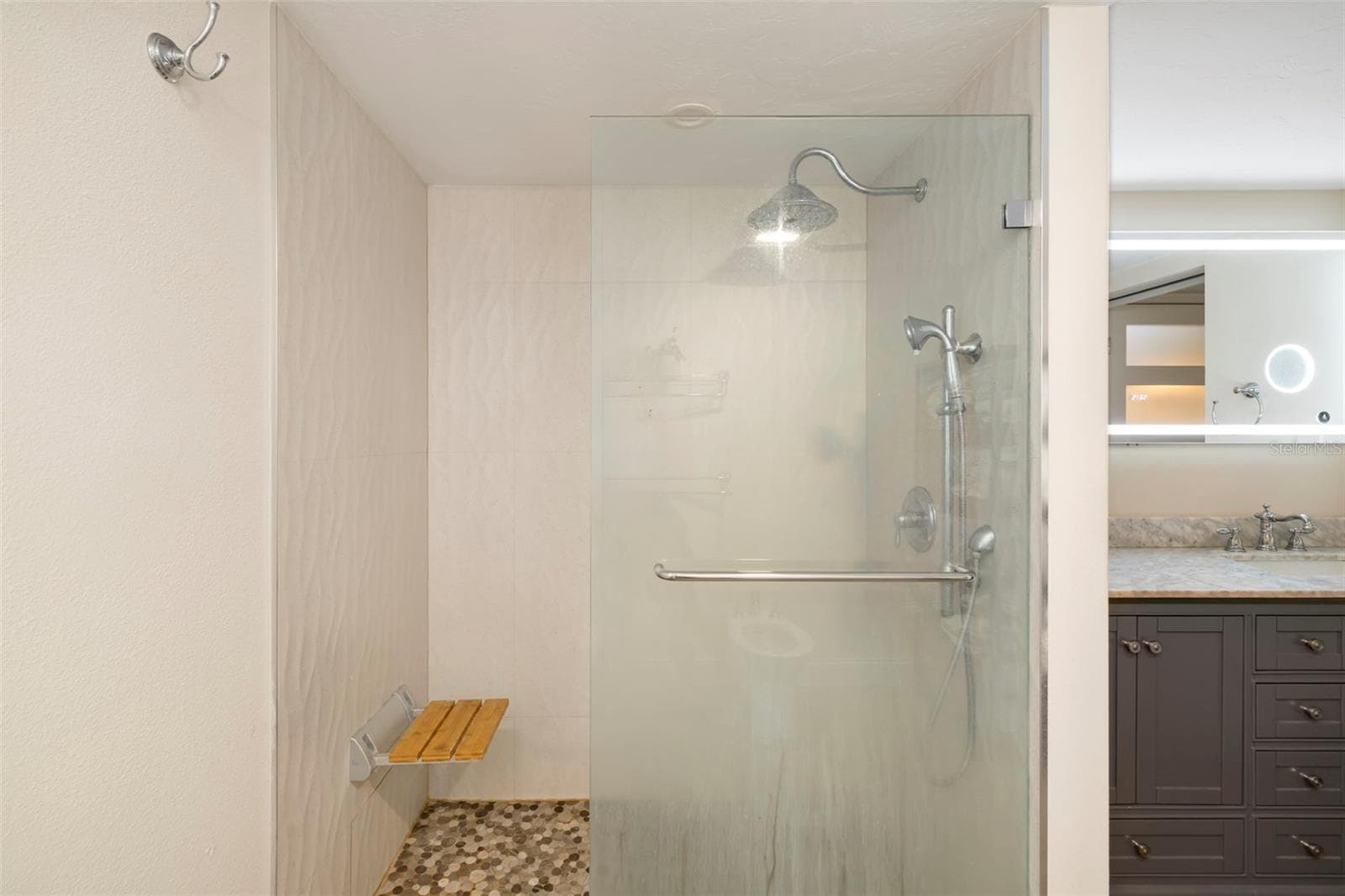 primary bathroom - 5182 LANCEWOOD DR #14, SARASOTA