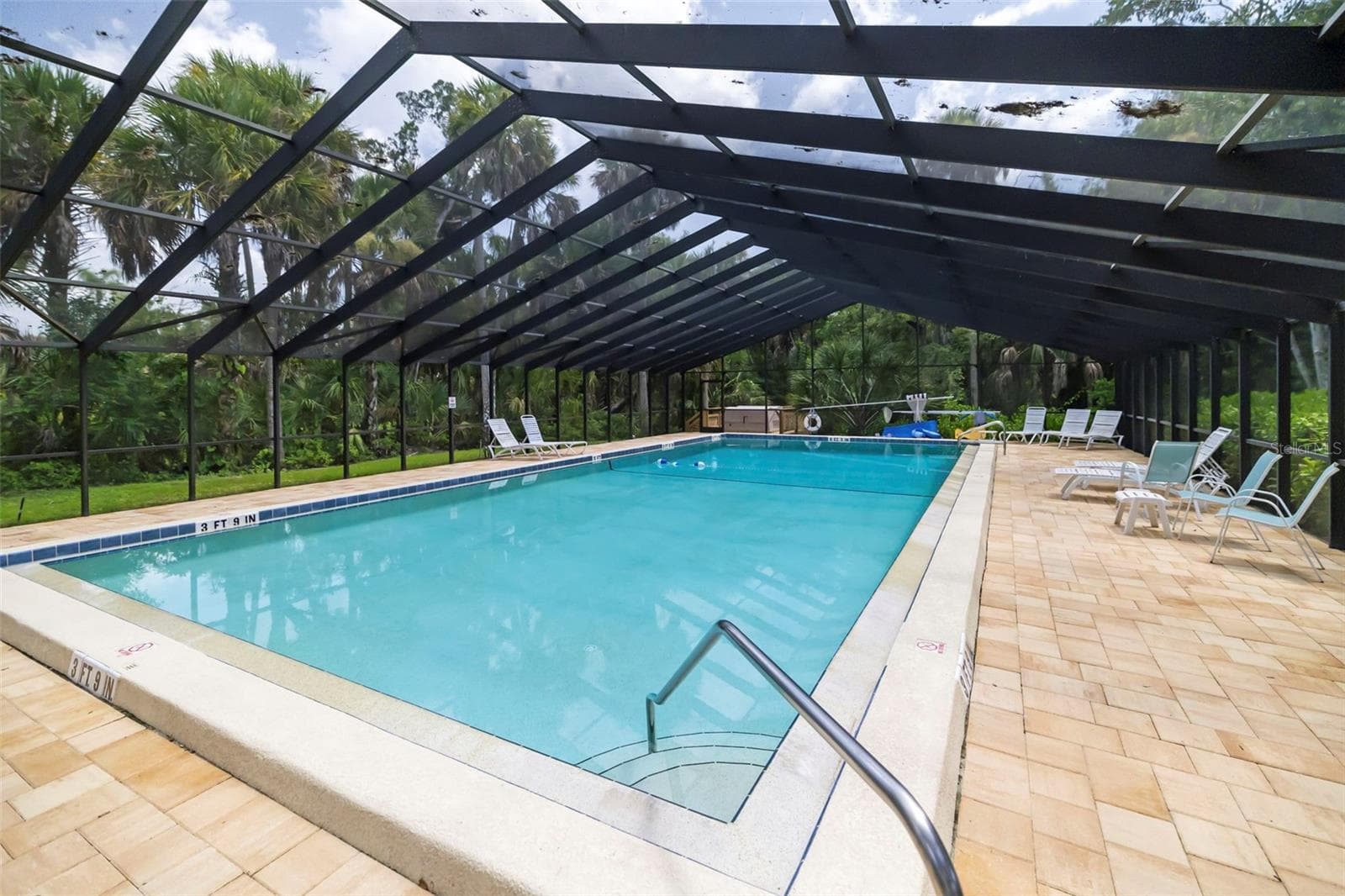 community pool - 5182 LANCEWOOD DR #14, SARASOTA