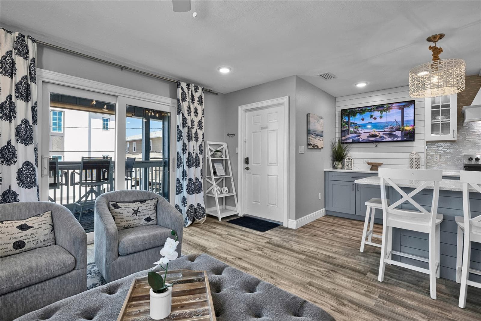 Condominium at 812 GULF BLVD #3, INDIAN ROCKS BEACH, photo 6 of 44