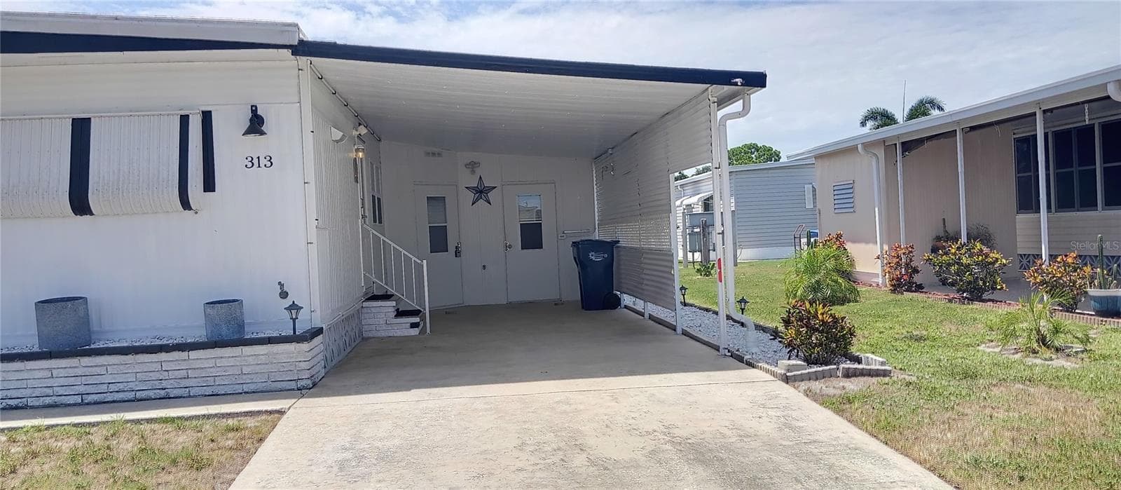 Mobile Home at 313 DANUBE CIR, BRADENTON, photo 3 of 35