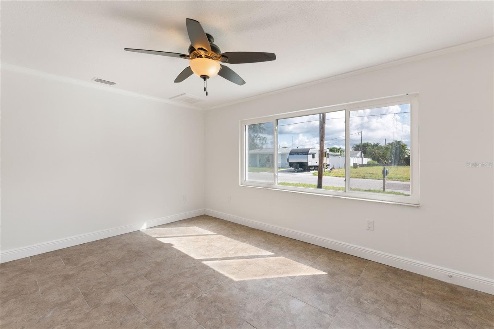 Duplex at 14036 MARGUERITE DR, MADEIRA BEACH, photo 4 of 36