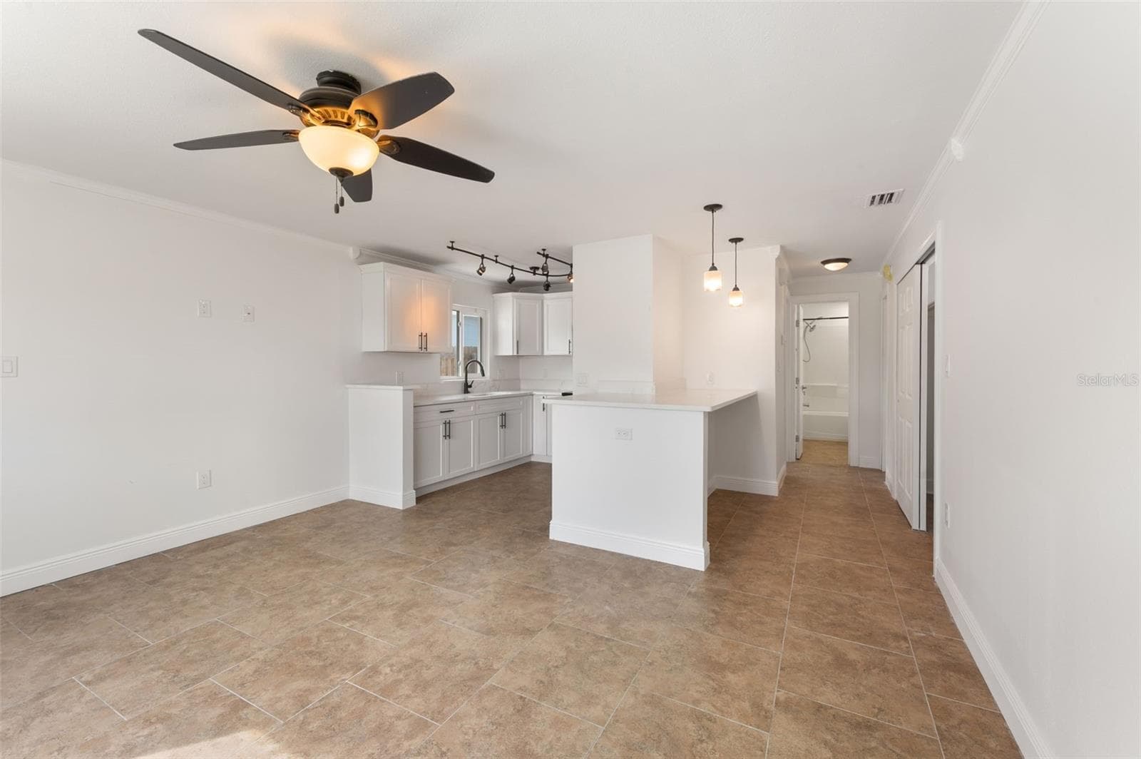 Duplex at 14036 MARGUERITE DR, MADEIRA BEACH, photo 5 of 36