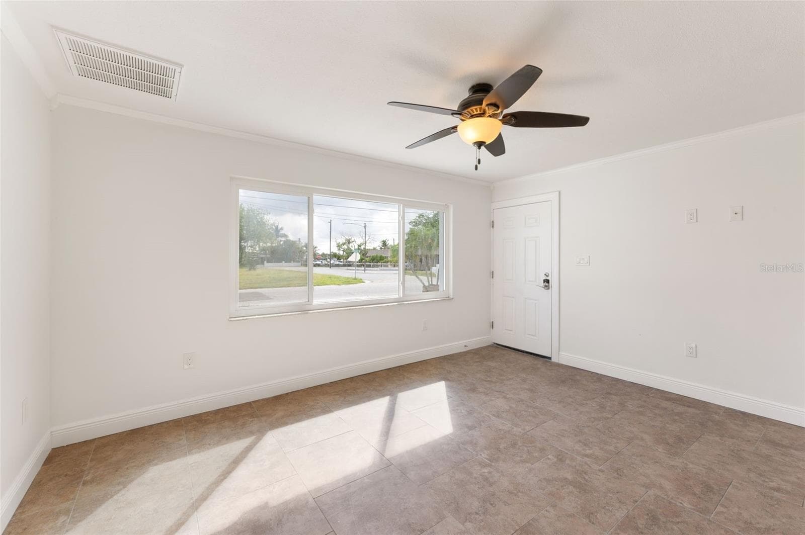 Duplex at 14036 MARGUERITE DR, MADEIRA BEACH, photo 6 of 36