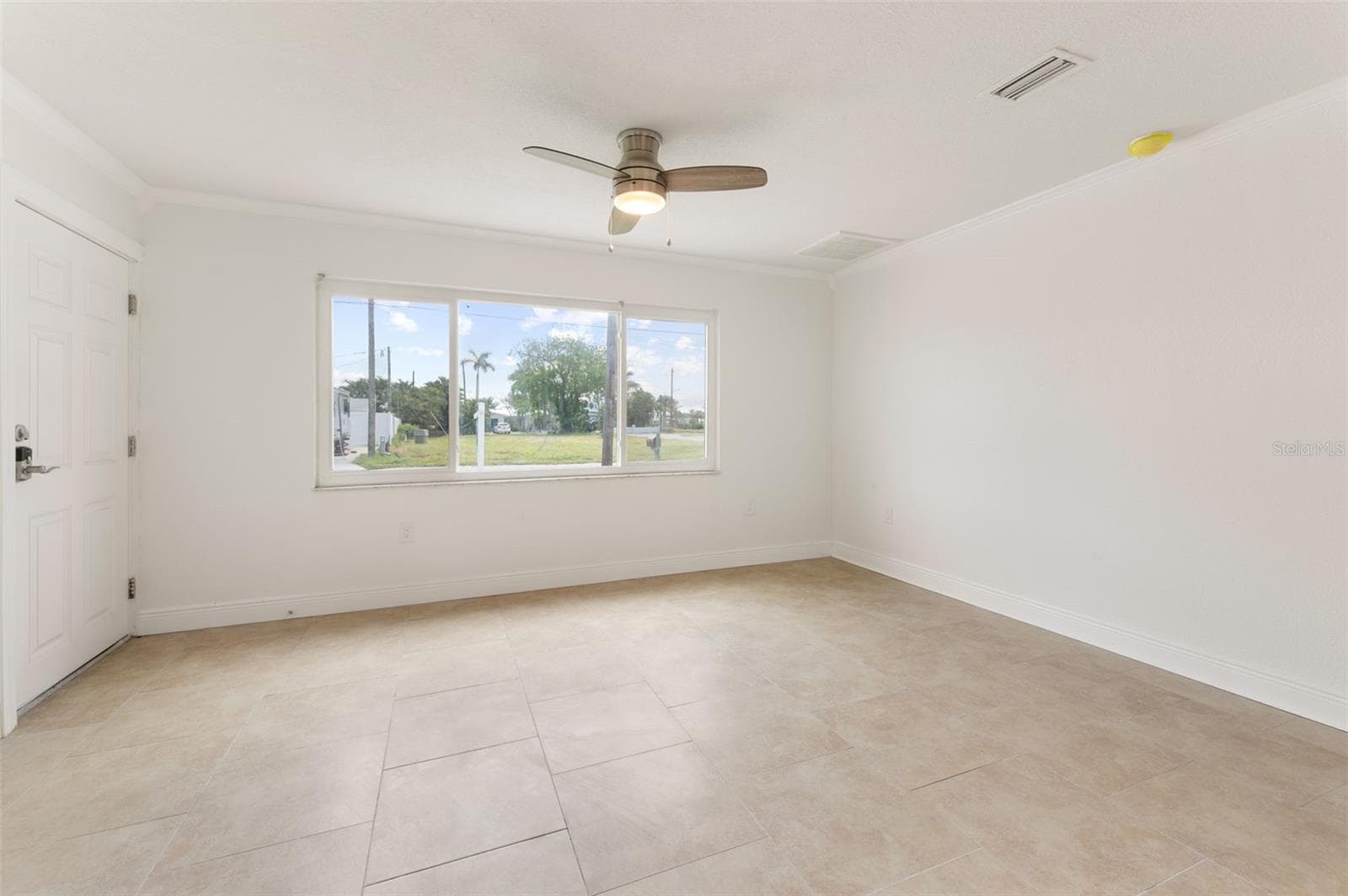 Duplex at 14036 MARGUERITE DR, MADEIRA BEACH, photo 13 of 36