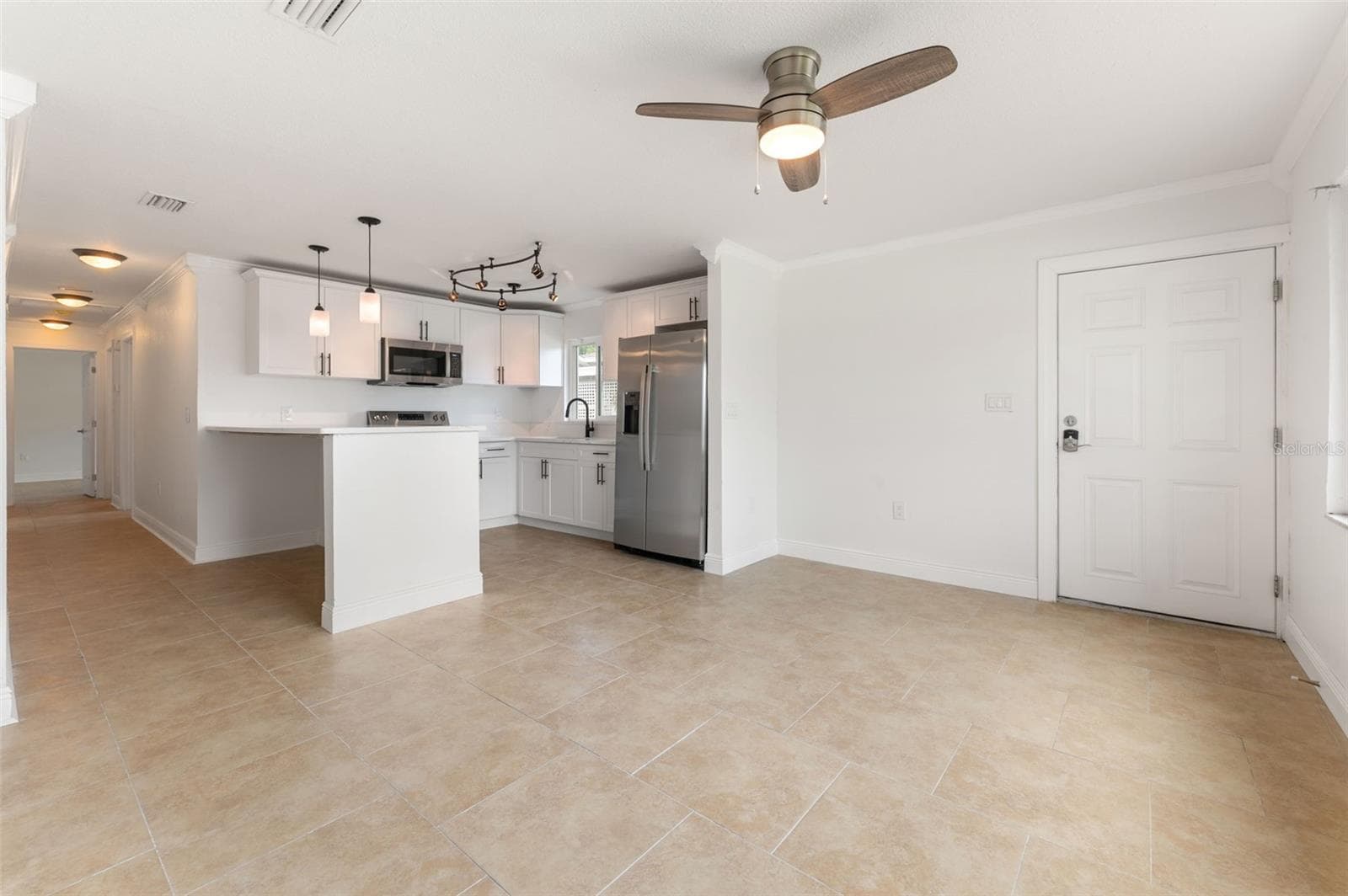 Duplex at 14036 MARGUERITE DR, MADEIRA BEACH, photo 14 of 36