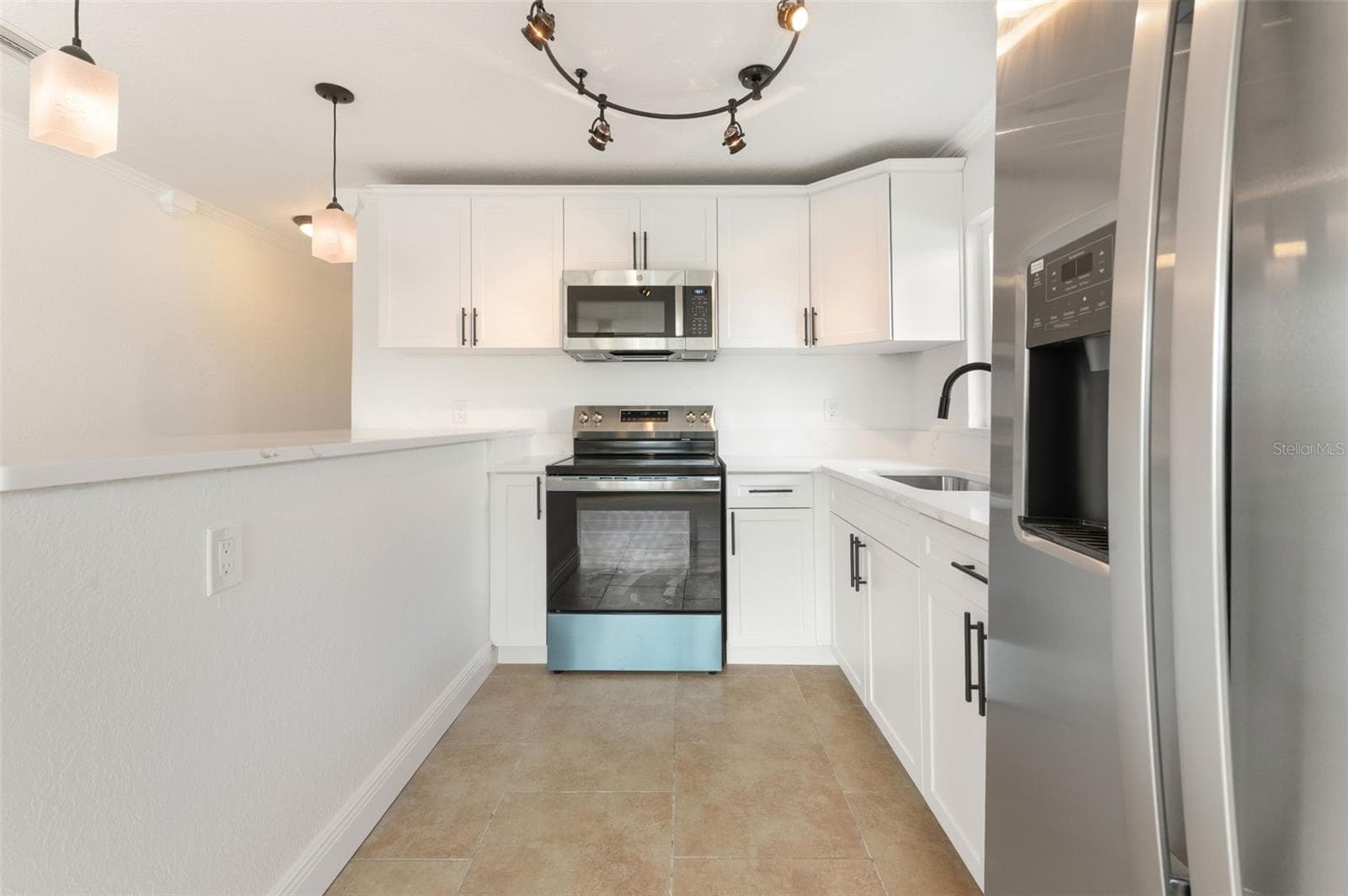 Duplex at 14036 MARGUERITE DR, MADEIRA BEACH, photo 16 of 36