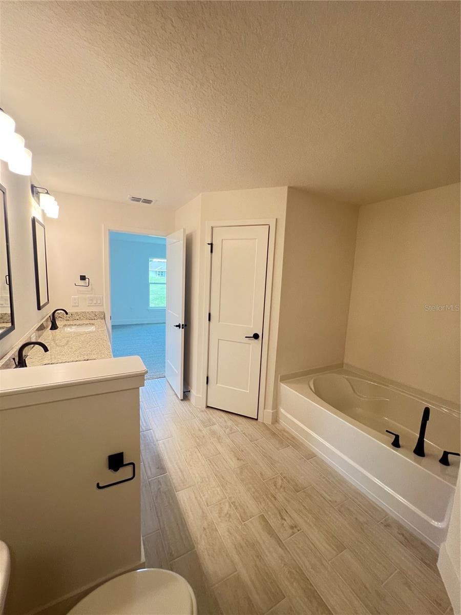 Single Family Residence at 37266 HIDDEN VIEW CIRCLE, DADE CITY, photo 11 of 31