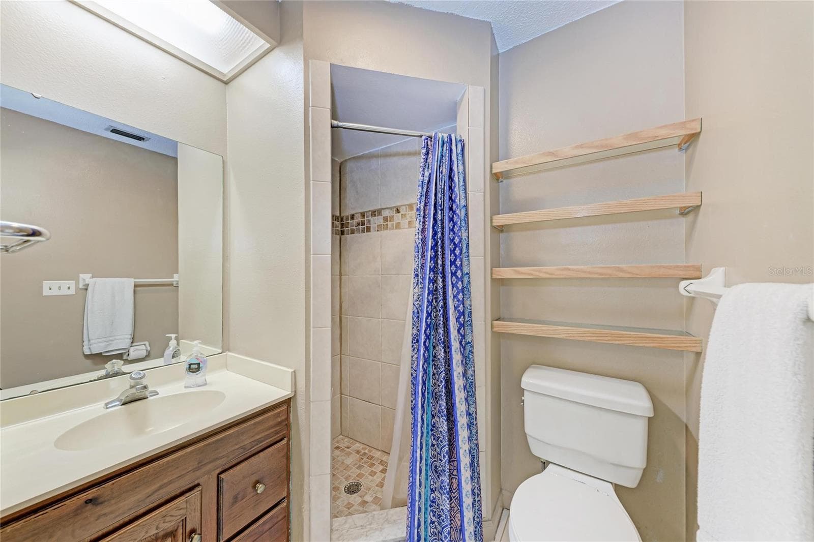 Guest Bathroom Upstairs - 6207 COURTSIDE DR #23, BRADENTON