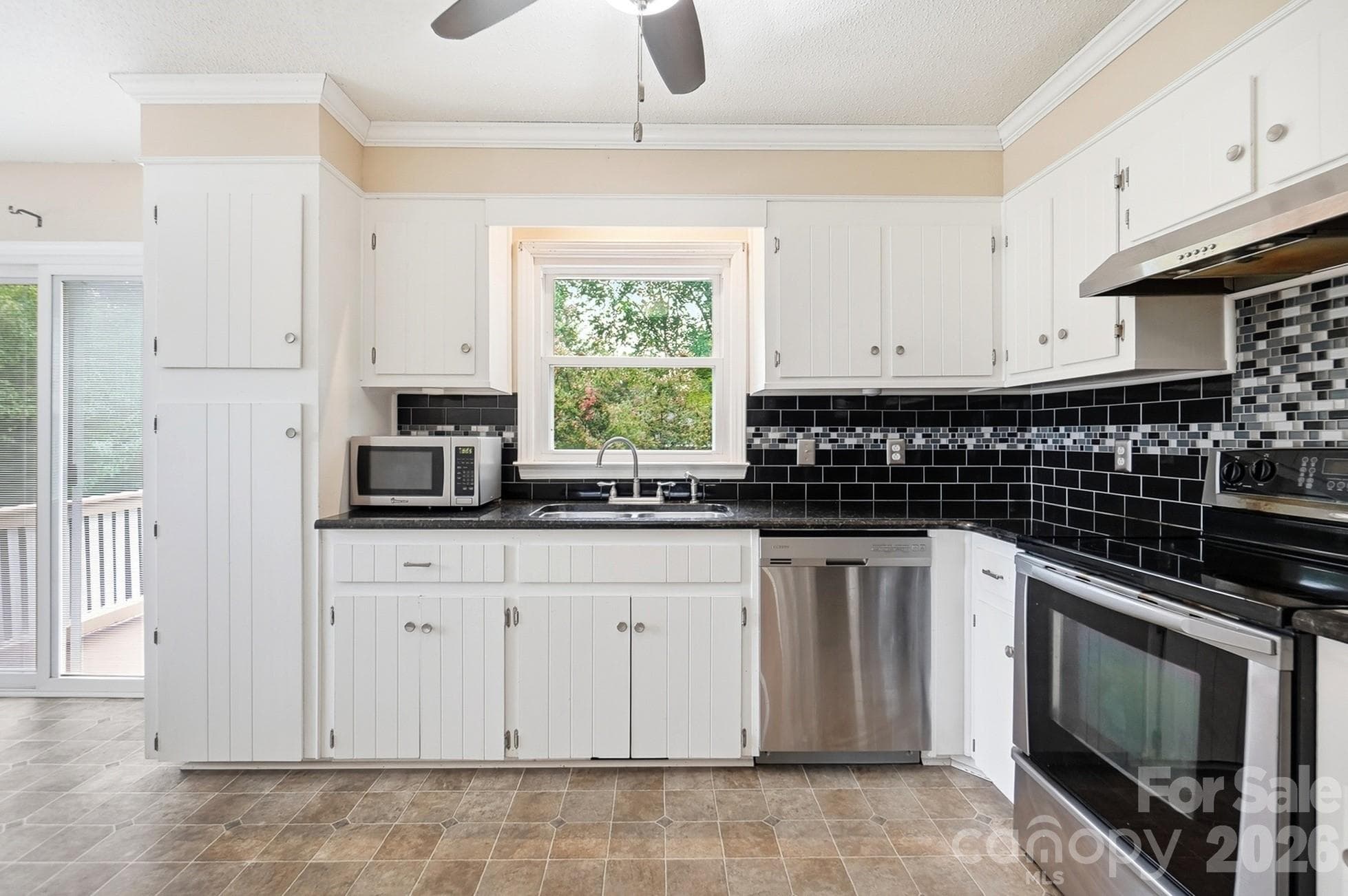 Single Family Residence at 2600 Providence Drive, Gastonia, photo 16 of 47