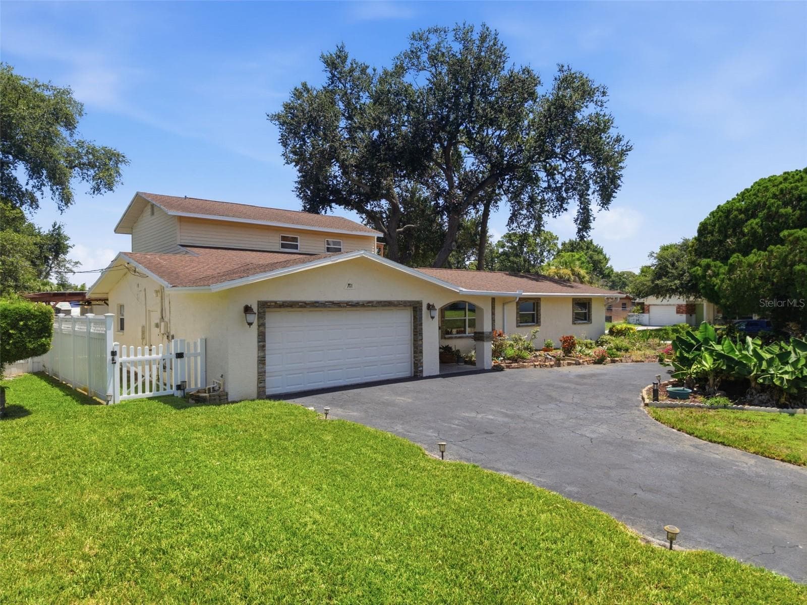 Single Family Residence at 701 58TH AVE S, ST PETERSBURG, photo 3 of 63