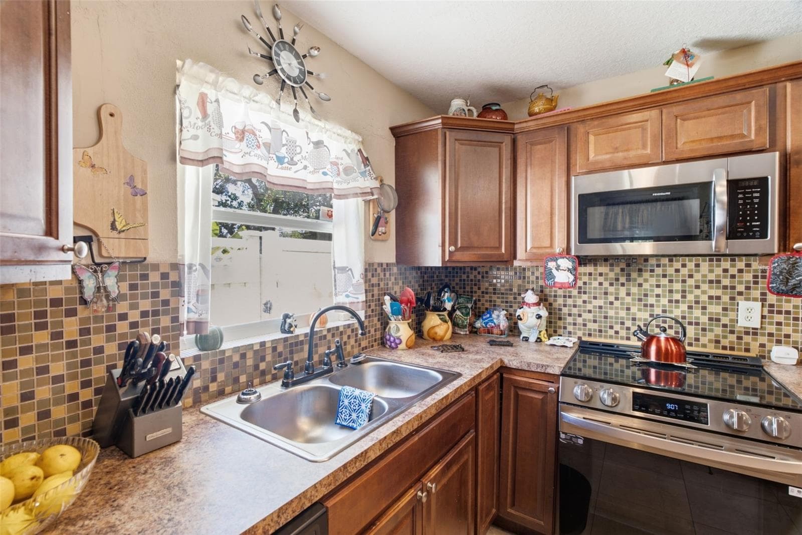 Single Family Residence at 701 58TH AVE S, ST PETERSBURG, photo 14 of 63