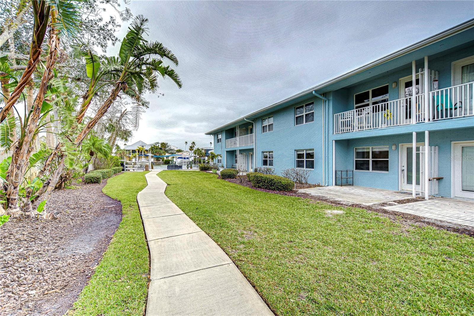 300 VENETIAN DR #3
