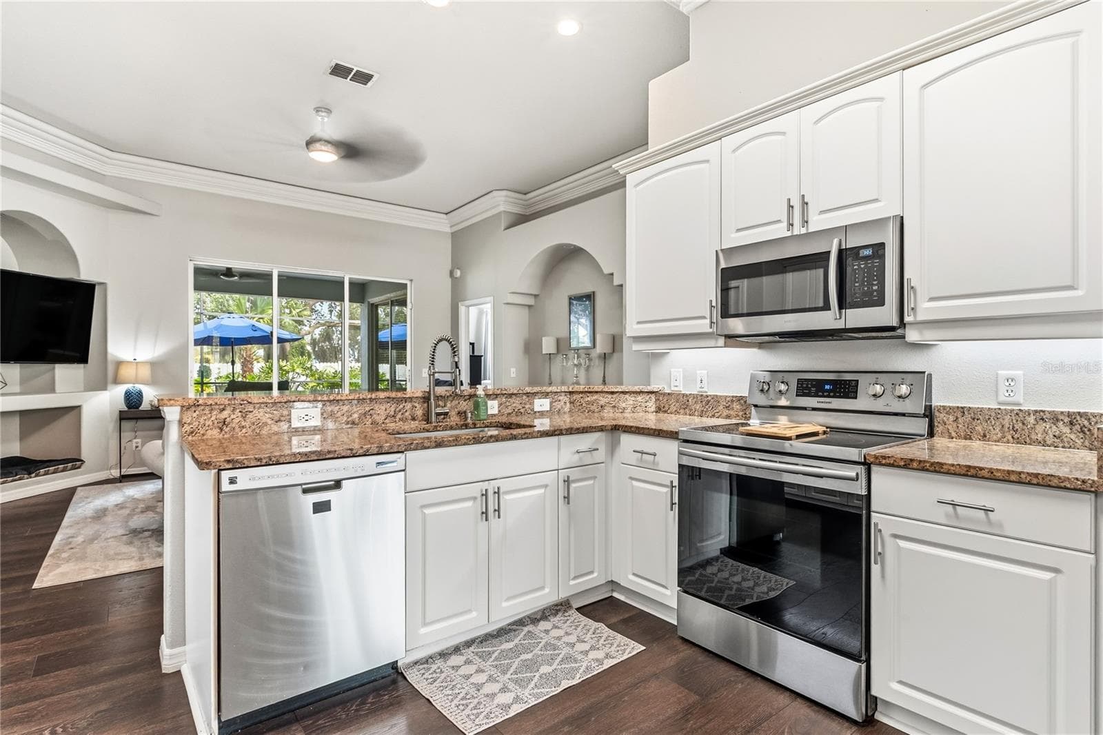 Single Family Residence at 1015 ROBIN LN, WINTER HAVEN, photo 11 of 43