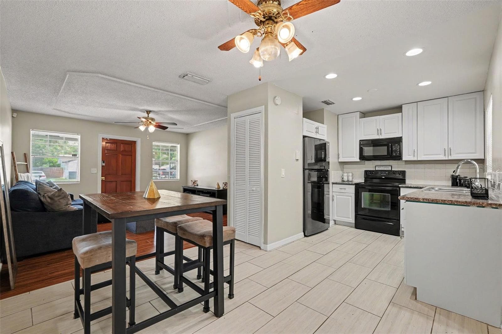 Single Family Residence at 4419 DOLPHIN DR, TAMPA, photo 5 of 25
