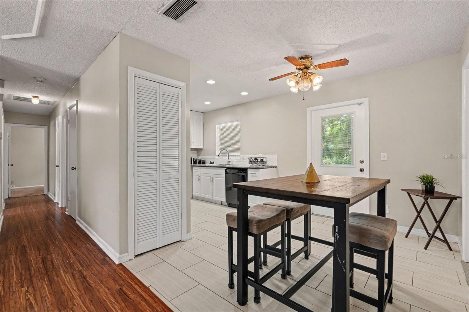 Single Family Residence at 4419 DOLPHIN DR, TAMPA, photo 10 of 25