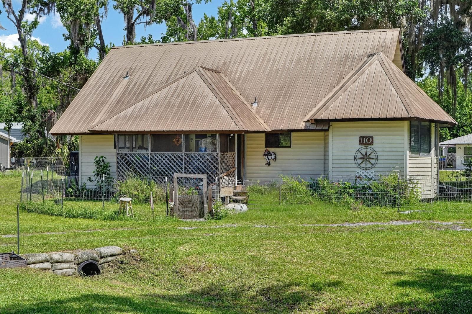 Single Family Residence at 110 W PALM AVE, CRESCENT CITY, photo 3 of 47