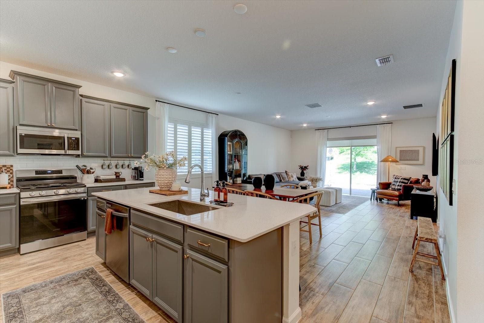 Single Family Residence at 2403 NATOMA BLVD, MOUNT DORA, photo 9 of 38