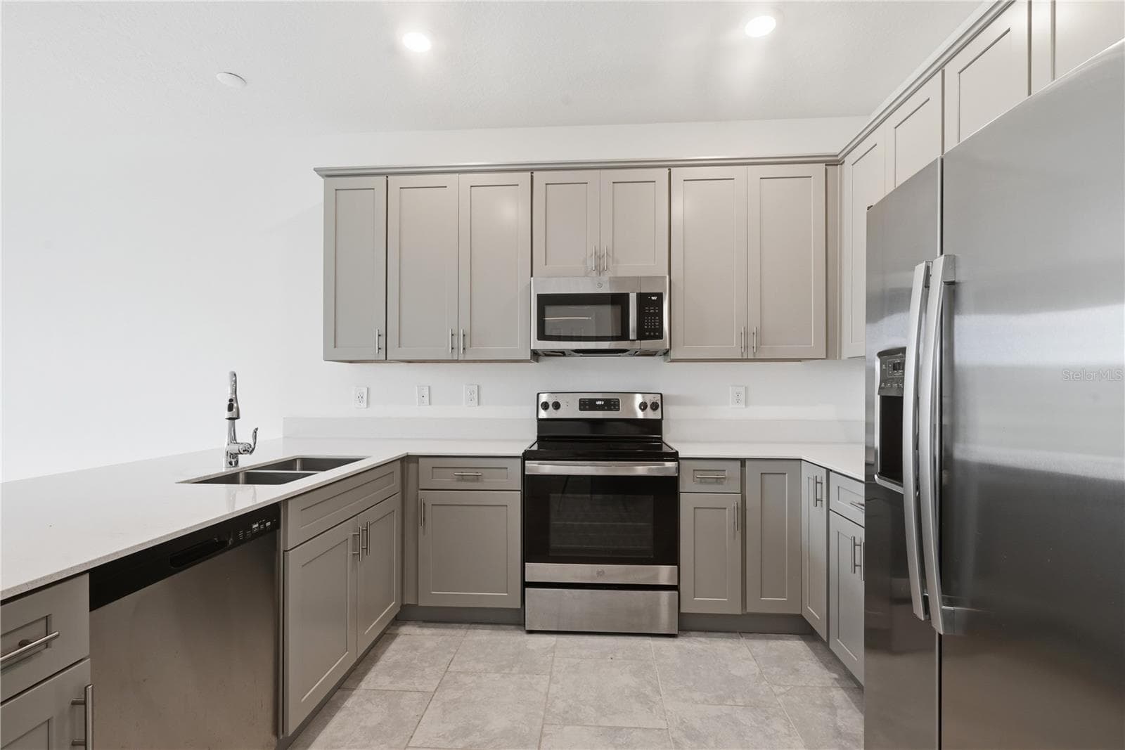 Townhouse at 2312 BROOK MARSH LOOP, KISSIMMEE, photo 3 of 26