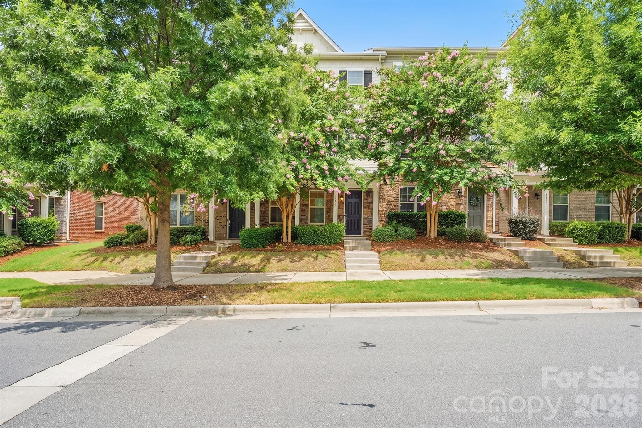 Townhouse at 9320 Ainslie Downs Street, Charlotte, photo 2 of 39