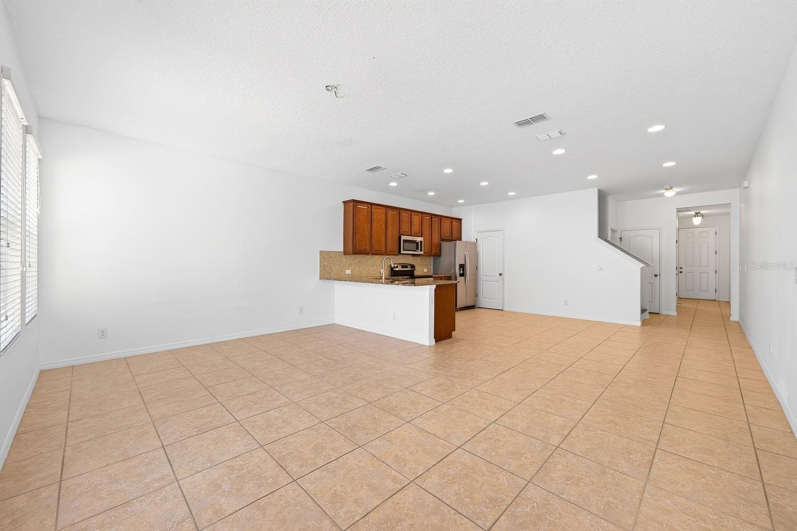 Open living and living. - 11429 BROWNSTONE ST, WINDERMERE