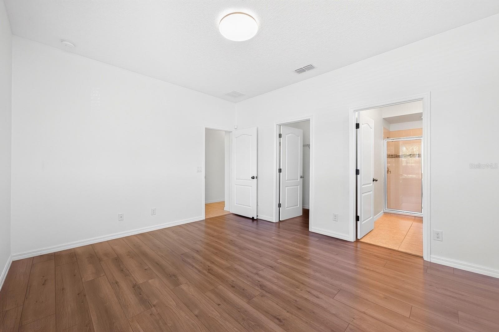 Main floor primary suite. - 11429 BROWNSTONE ST, WINDERMERE
