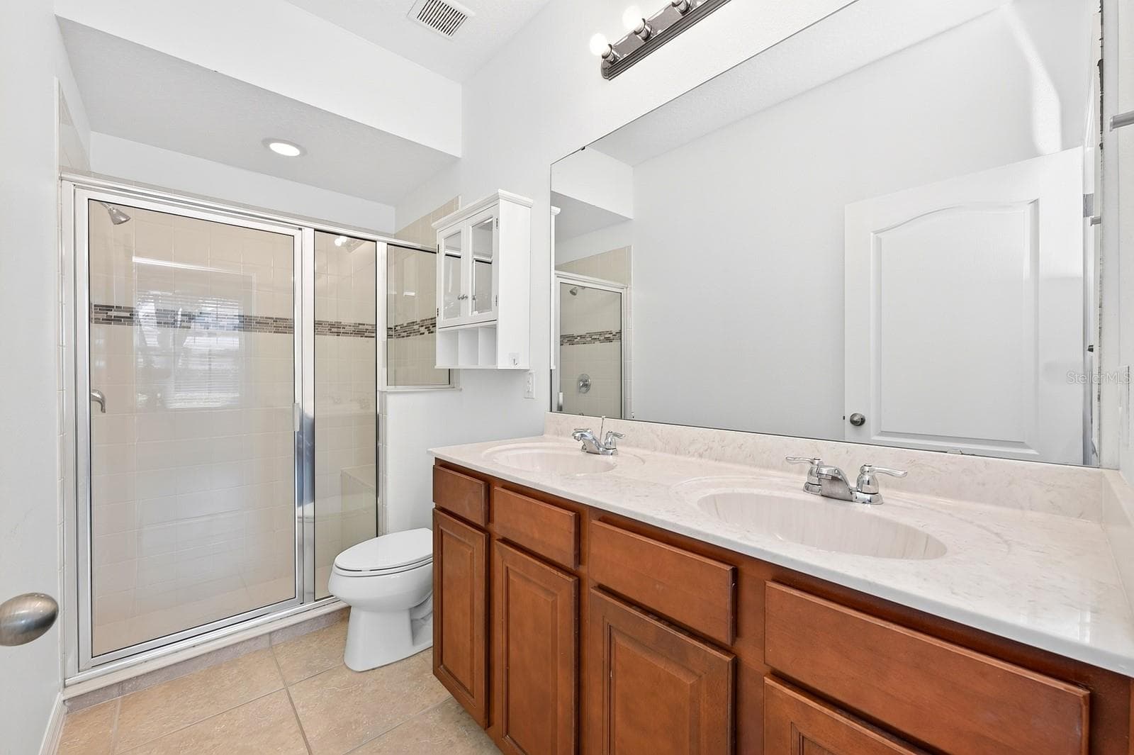 Primary en-suite bath. - 11429 BROWNSTONE ST, WINDERMERE
