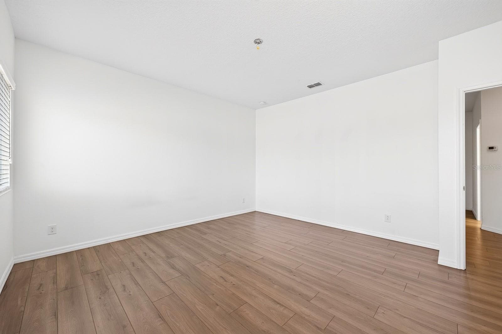 Spacious second bedroom. - 11429 BROWNSTONE ST, WINDERMERE