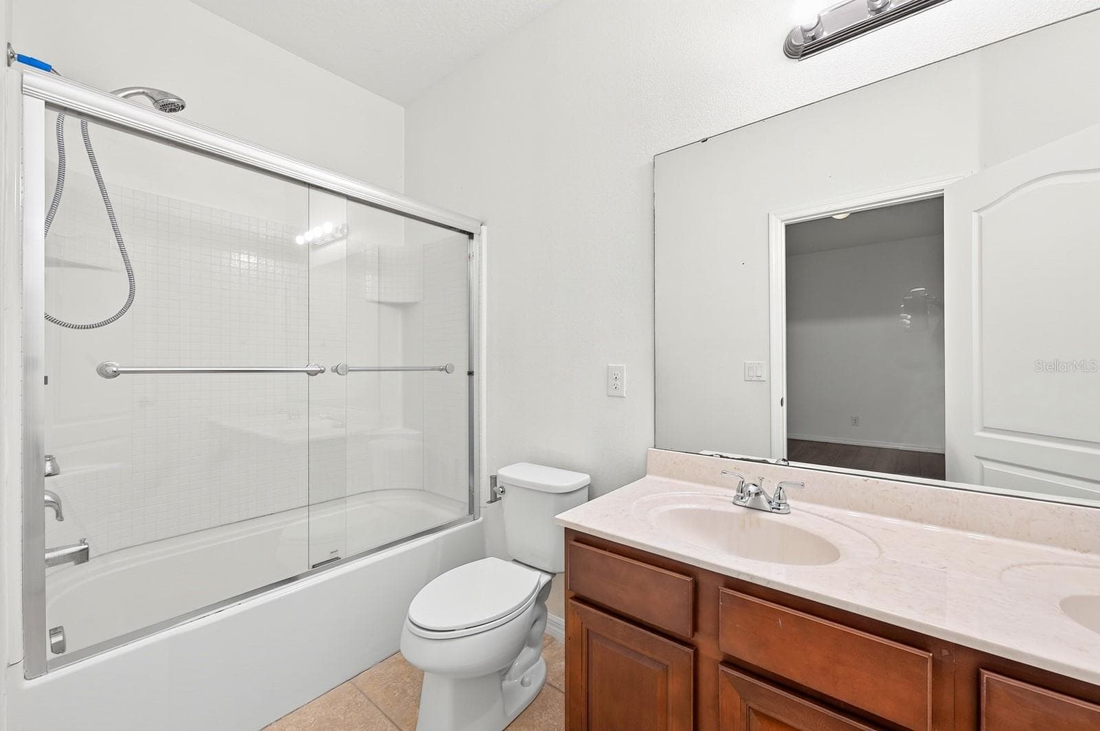 Second full bath. - 11429 BROWNSTONE ST, WINDERMERE
