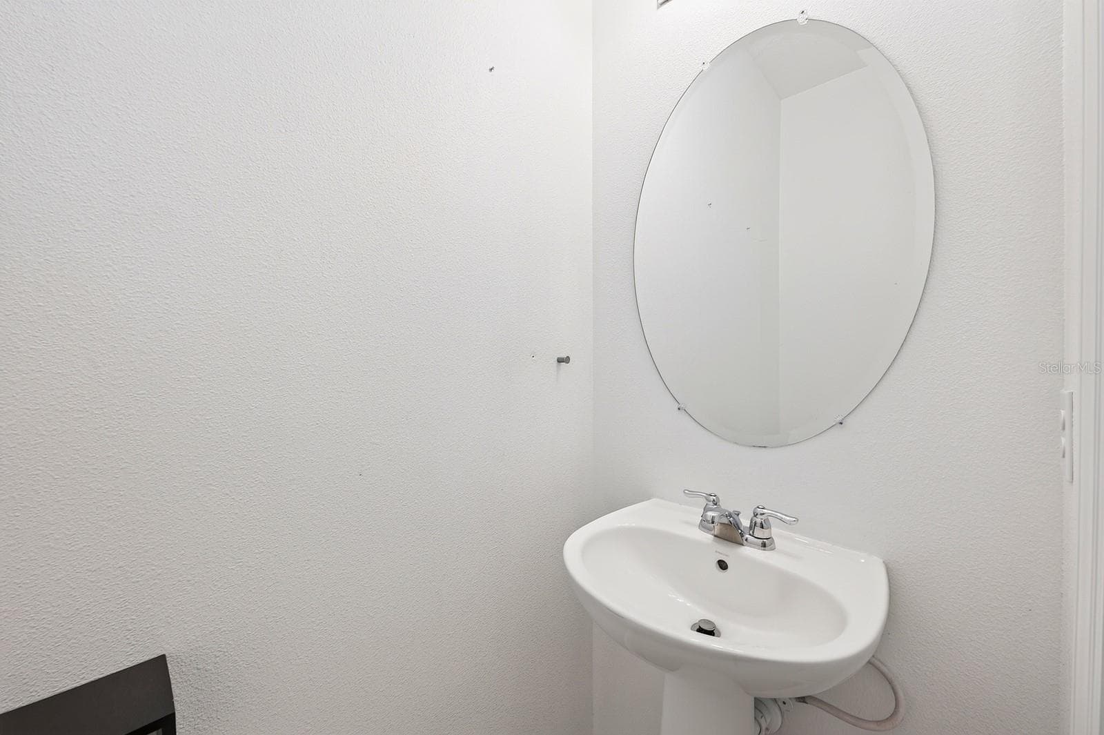 Main floor half bath. - 11429 BROWNSTONE ST, WINDERMERE