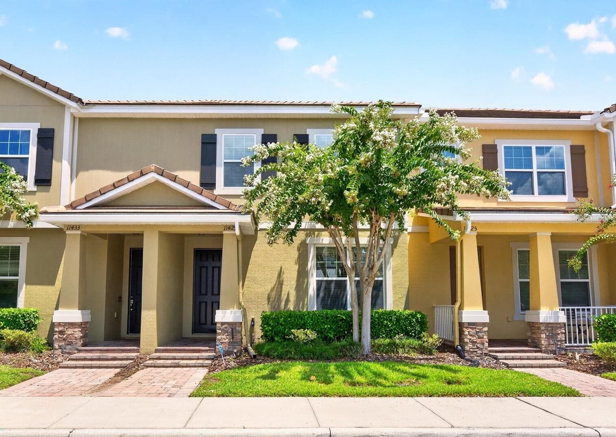 Nicely landscaped, covered front entry. - 11429 BROWNSTONE ST, WINDERMERE