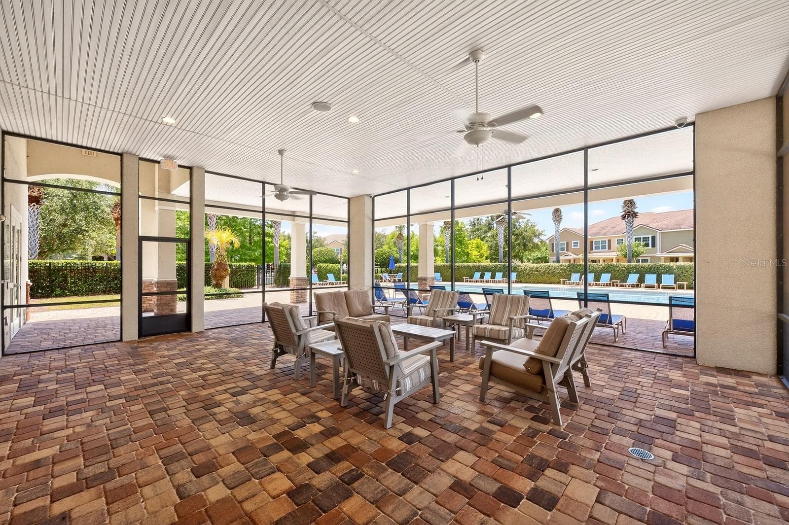 Relax comfortably in the poolside lanai. - 11429 BROWNSTONE ST, WINDERMERE