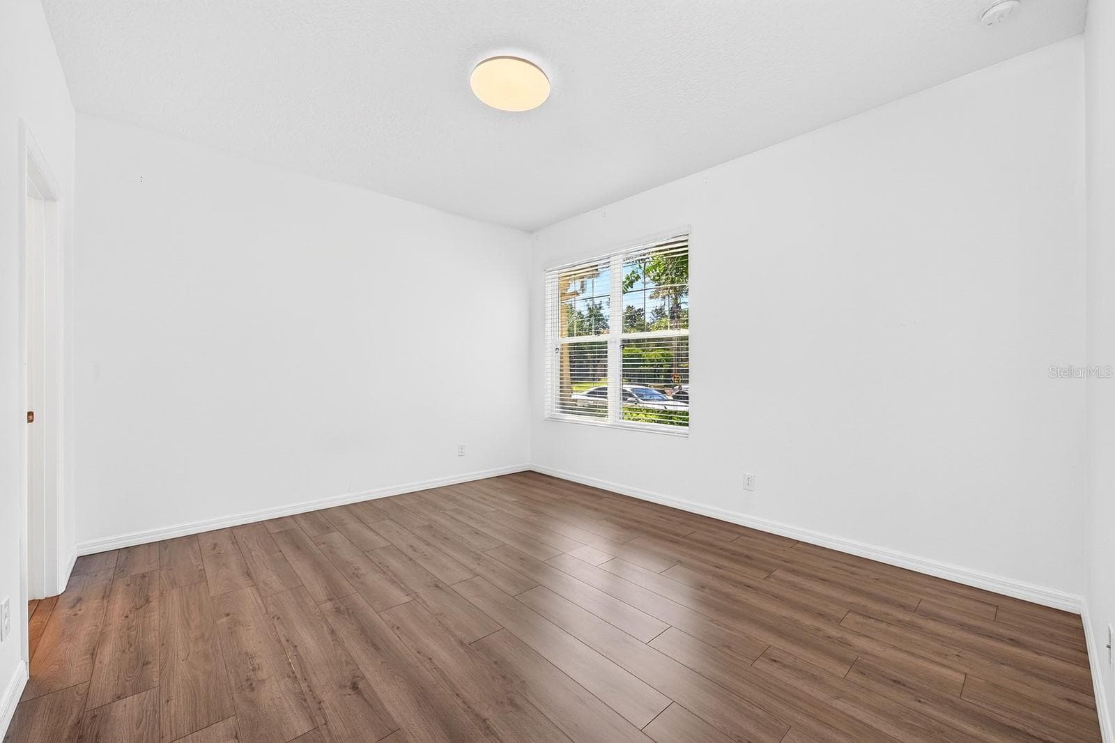 Main floor primary suite. - 11429 BROWNSTONE ST, WINDERMERE