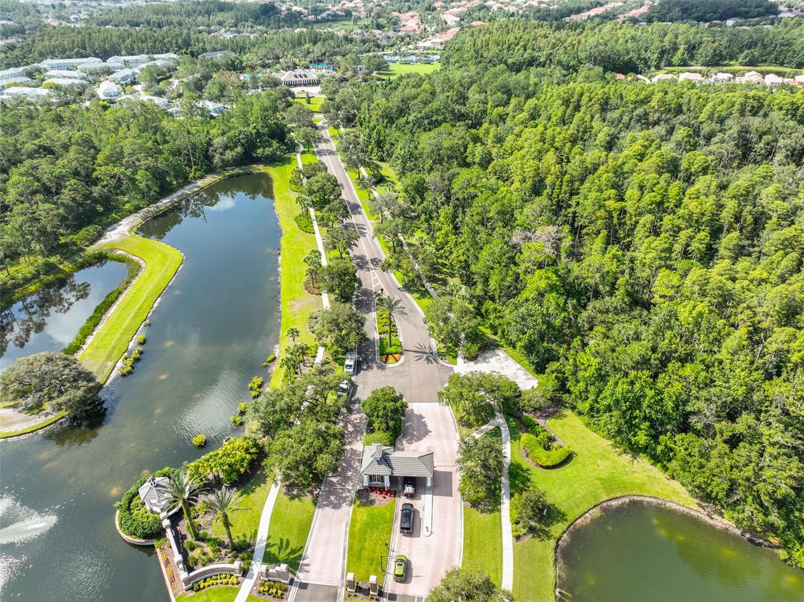 Single Family Residence at 7912 HAMPTON LAKE DR, TAMPA, photo 37 of 52