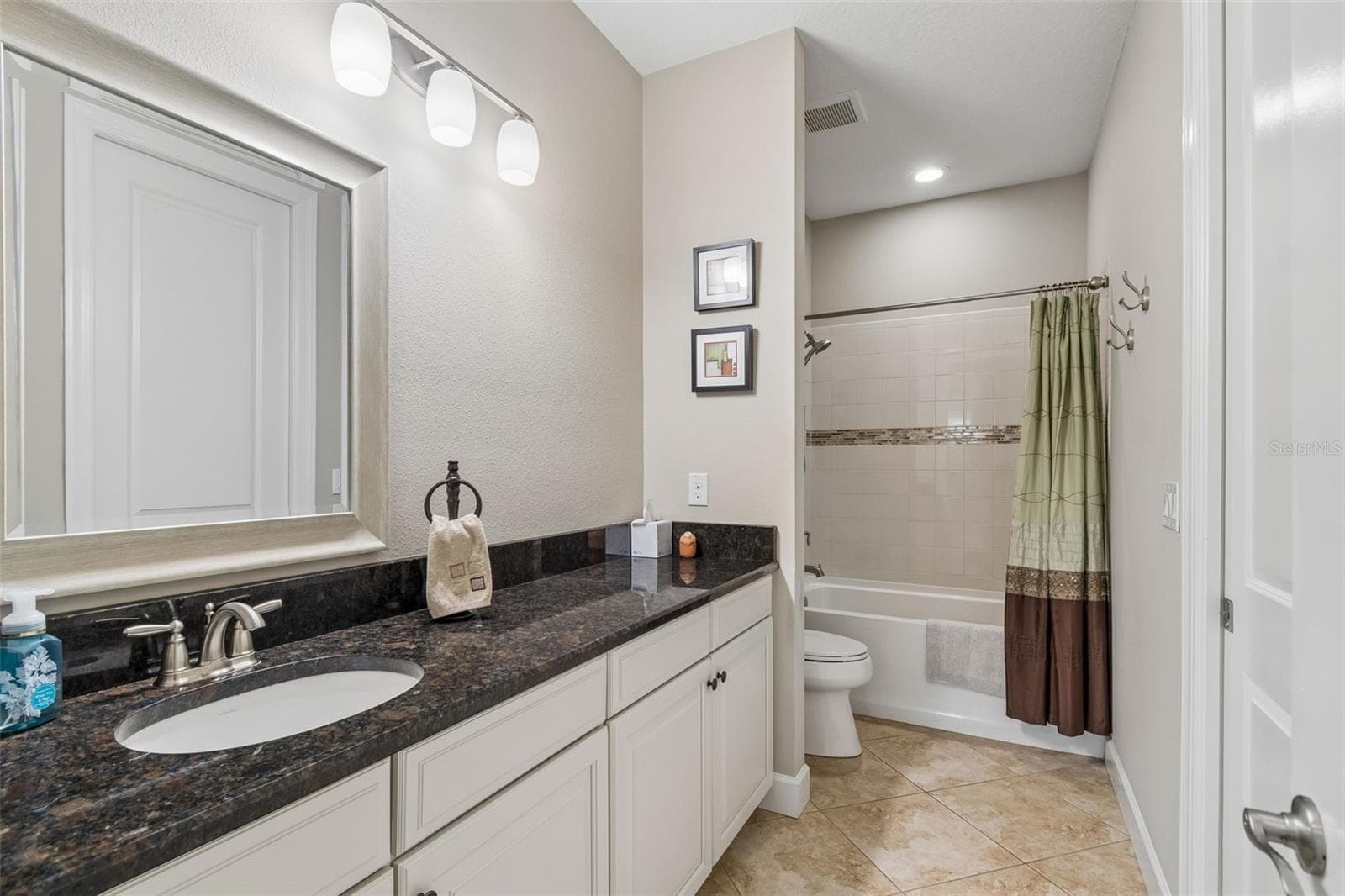 Main bathroom located between bedrooms 2 and 3 - 11503 CALLISIA DR, ODESSA