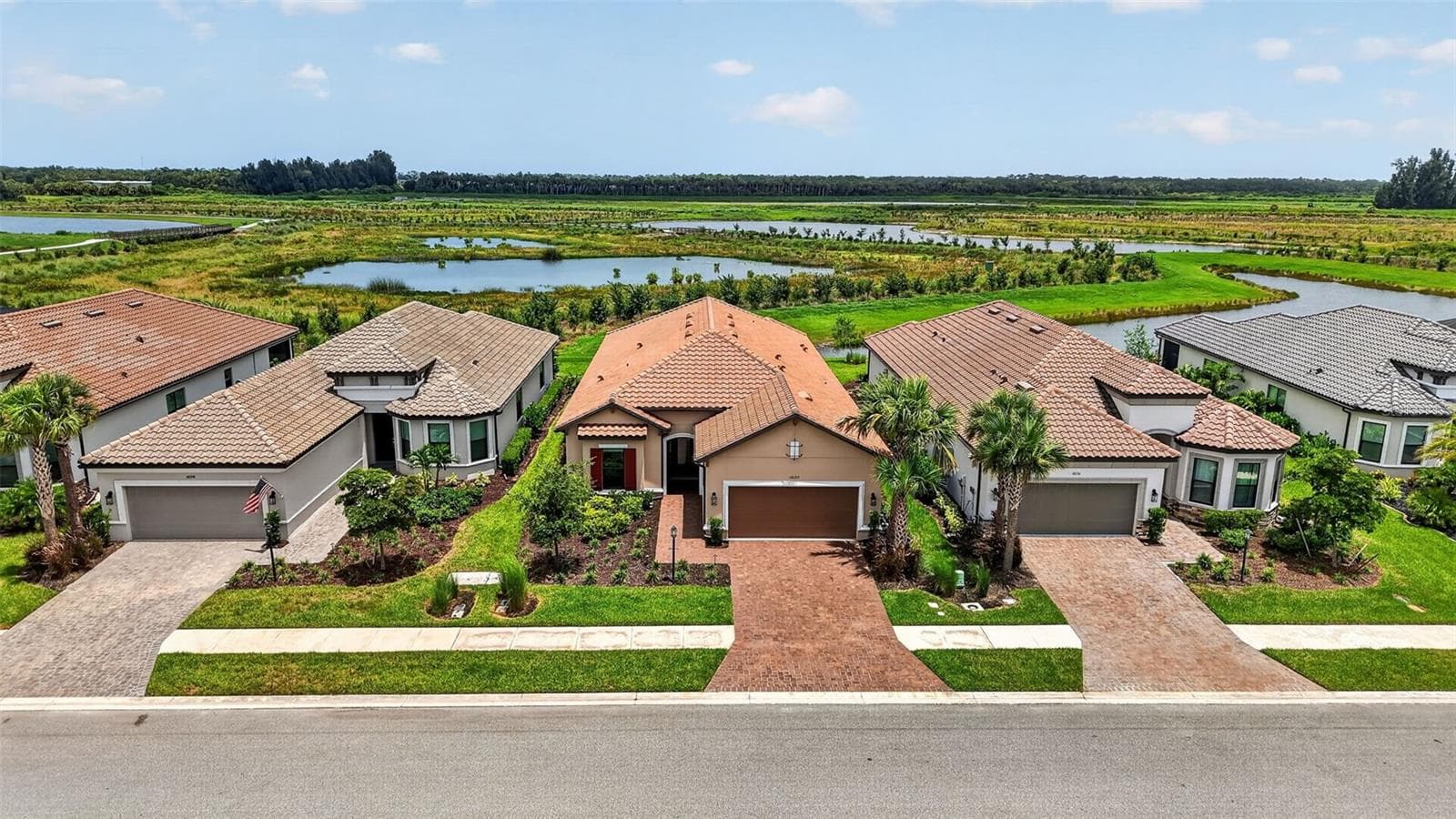 Single Family Residence at 10132 SILENT NIGHT LN, SARASOTA, photo 2 of 74