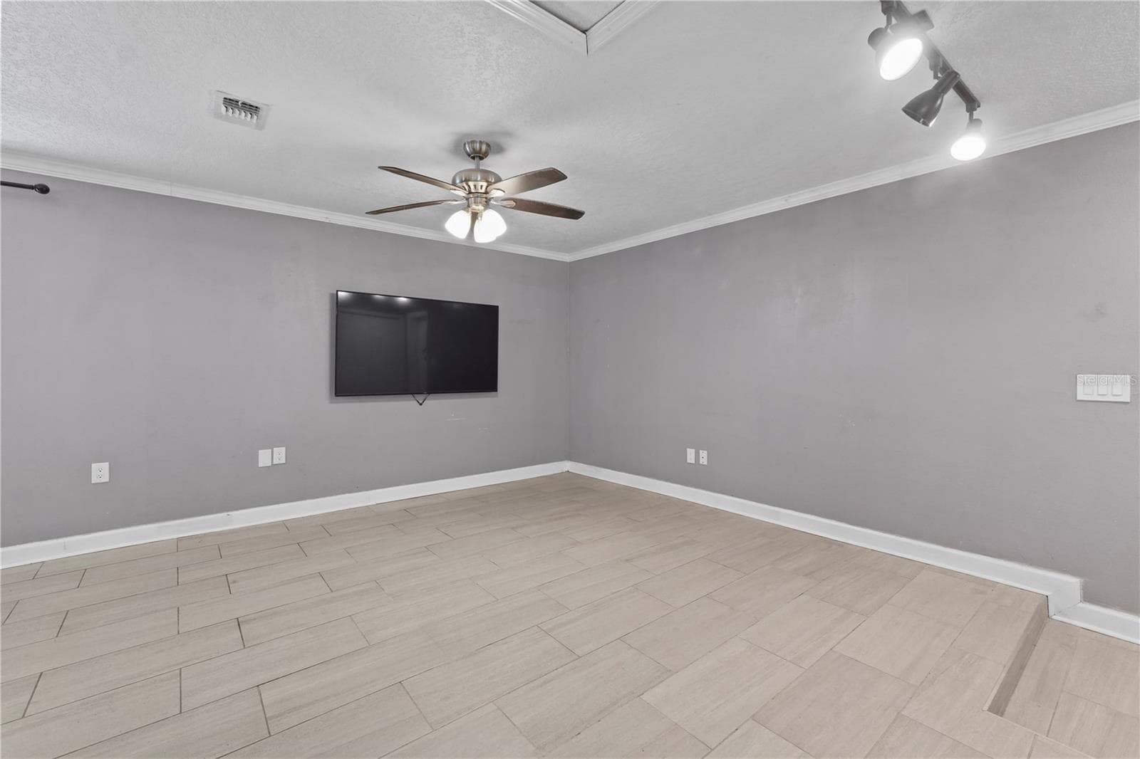 Single Family Residence at 6290 PIEDMONT DR, SPRING HILL, photo 10 of 22
