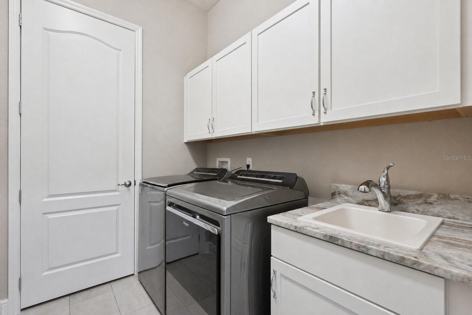 Laundry room with built-in cabinets - 1417 OIL LAMP CV, LAKE MARY
