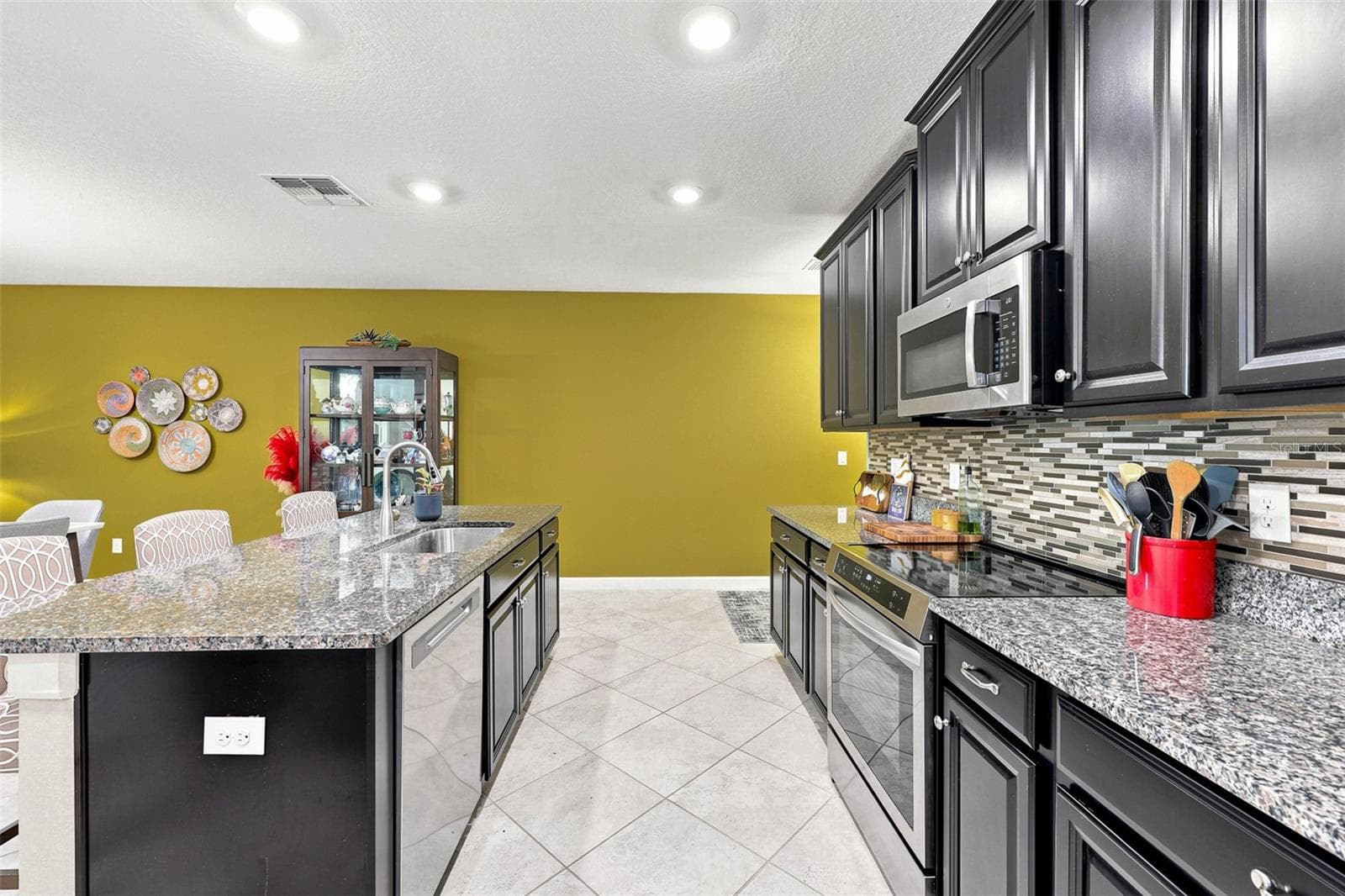 Townhouse at 5305 STOIC VALE DR, WIMAUMA, photo 9 of 68