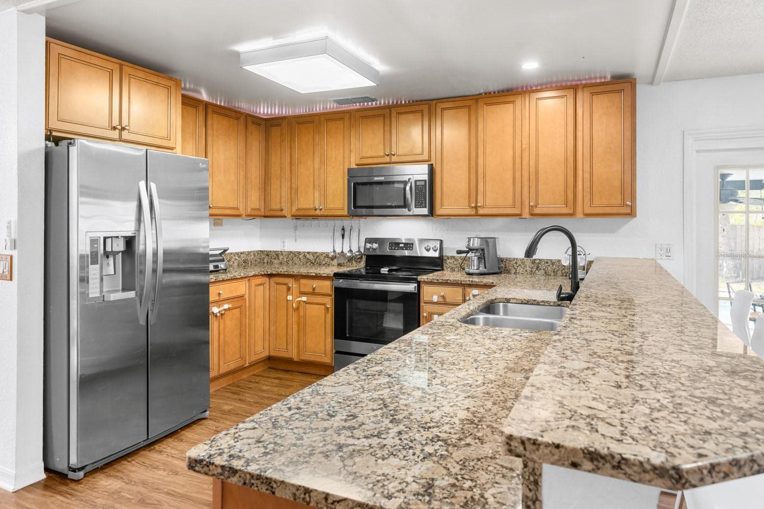 Main house kitchen with granite counters - 8243 PAMLICO ST, ORLANDO