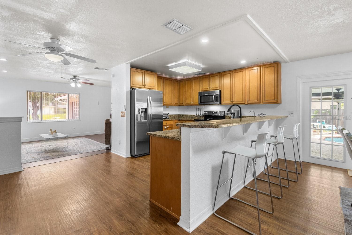 Main house kitchen with granite counters - 8243 PAMLICO ST, ORLANDO