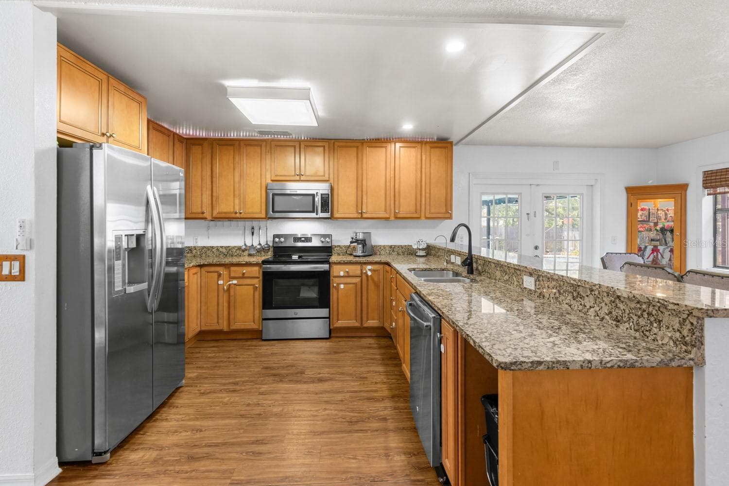 Main house kitchen with granite counters - 8243 PAMLICO ST, ORLANDO