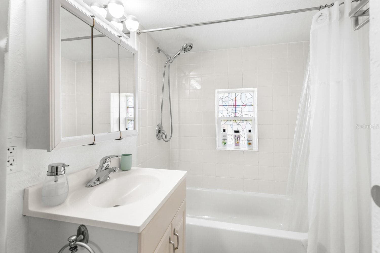Mother-in-law suite #1 bathroom - 8243 PAMLICO ST, ORLANDO